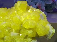 300px-Large_Sulfur_Crystal